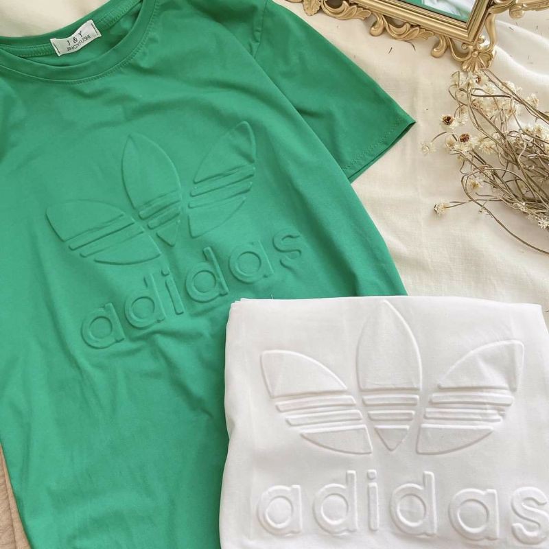 Áo thun adidas in chữ nổi trắng/xanh