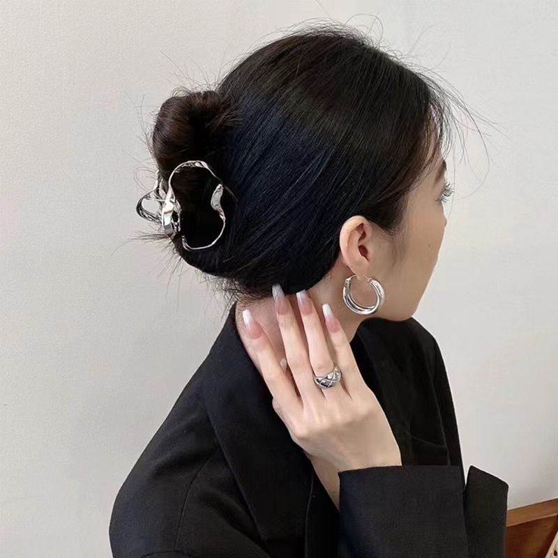 Kẹp Tóc Kim Loại Kiểu Dáng Độc Đáo Lưng Vừa Tiện Dụng Cho Nữ