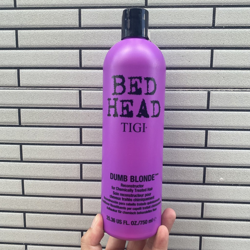 Dầu xả tái tạo dành cho tóc nhuộm tông lạnh Tigi Bed Head Dumb Blonde Restoring Conditioner 970ml