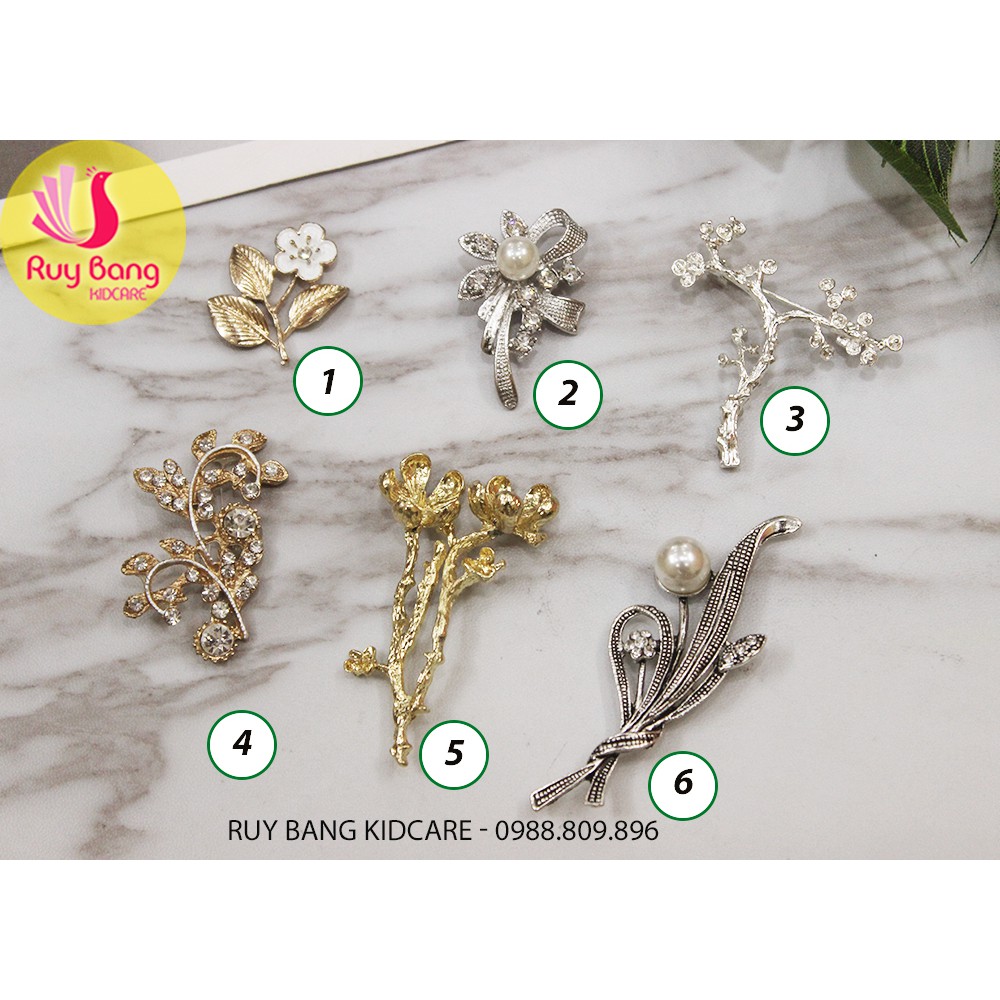 Cành lá kim loại, center đá đính hoa vải handmade