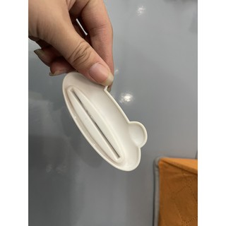 Dụng Cụ Kẹp Kem Đánh Răng Hình Thú