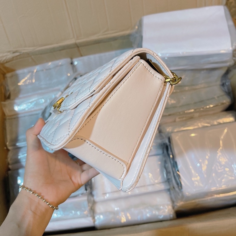 Túi Khoá Nhọn Ô trần trám size 22 Mới