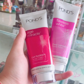 Sữa rửa mặt Pond's