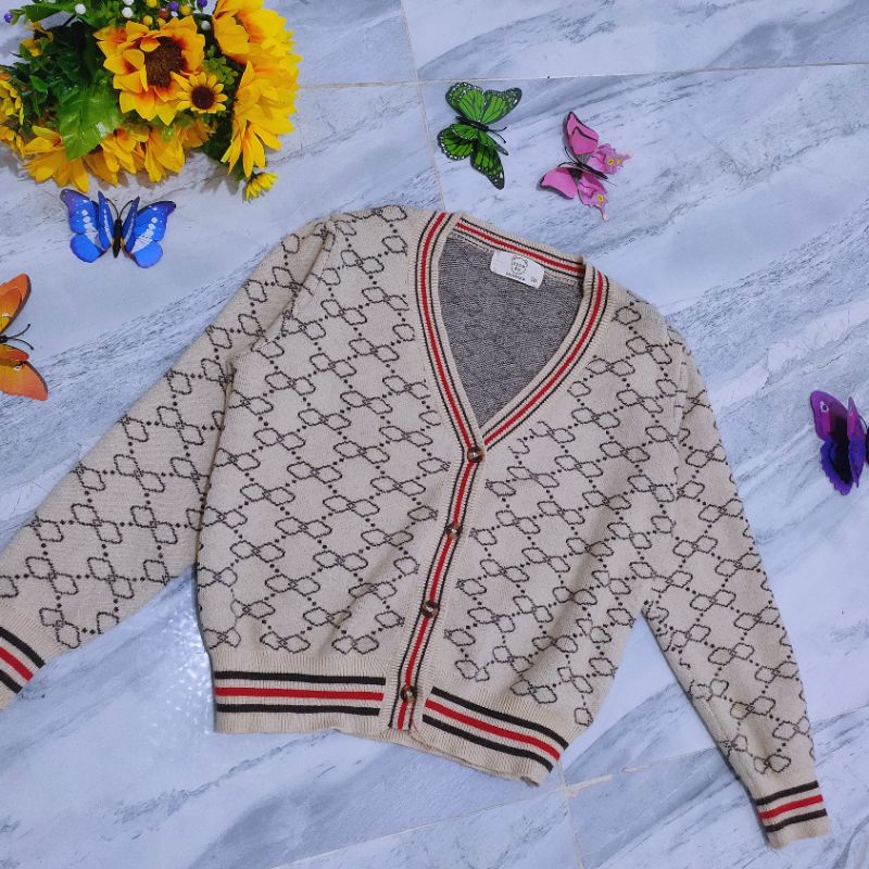 Khoác cadigan siêu phẩm của bé chọn trên live