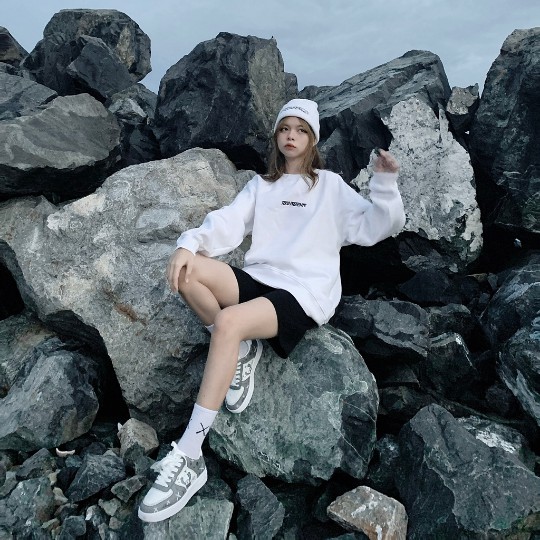 Áo SWEATER basic trắng TUCO, unisex nam nữ nỉ dày dặn không xù local brand, dài tay nhiều màu form rộng oversize