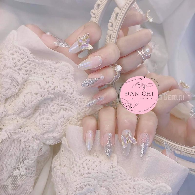 NailBox móng úp thiết kế sẵn Mẫu Thạch Trắng Charm Bướm