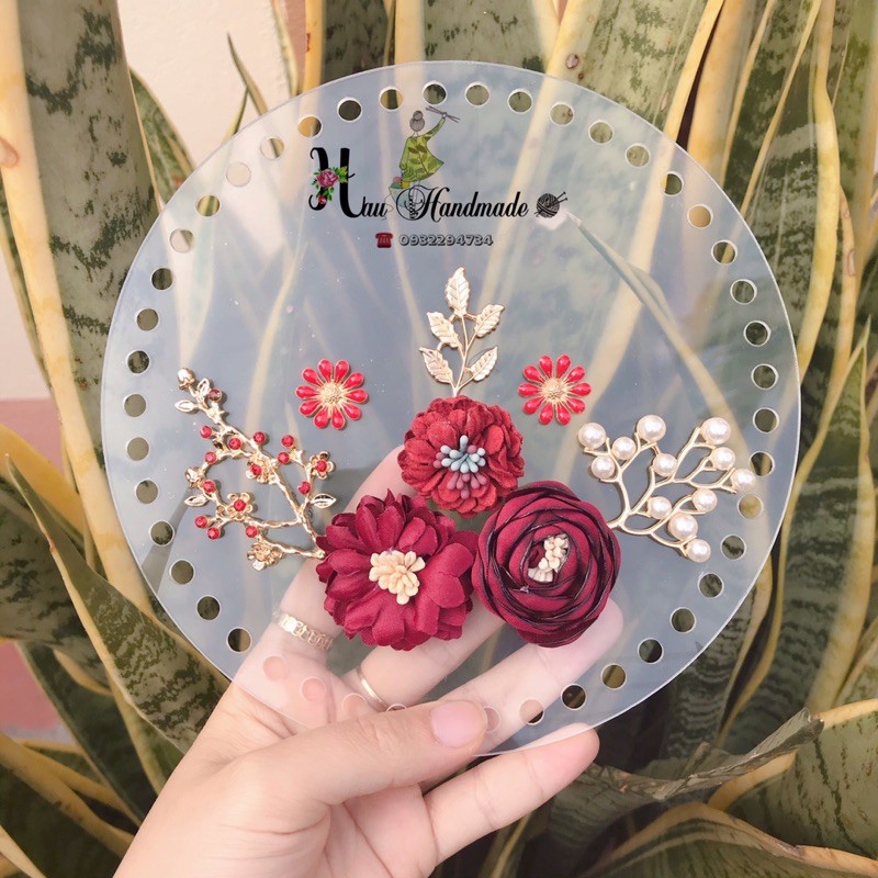 Mặt tròn trong suốt đính phụ kiện