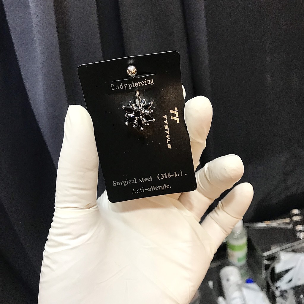 KHUYÊN RỐN HOA ĐÁ CÁNH NHỌN MÀU ĐEN / KO HAN GỈ - XUÂN SHOP CHUYÊN KHUYÊN NHẬP THÁI