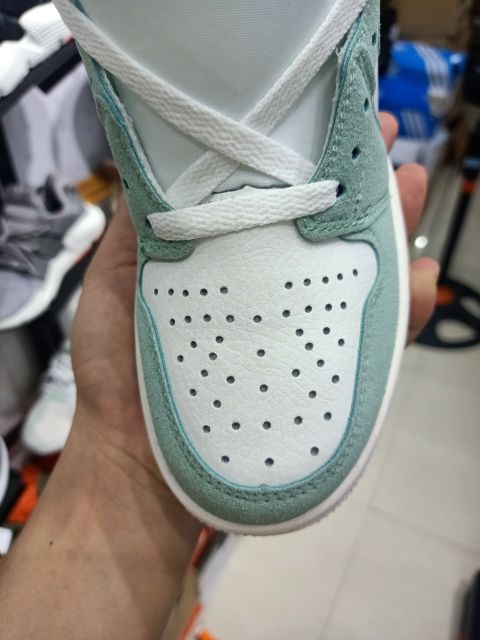 Giày nam trẻ trung