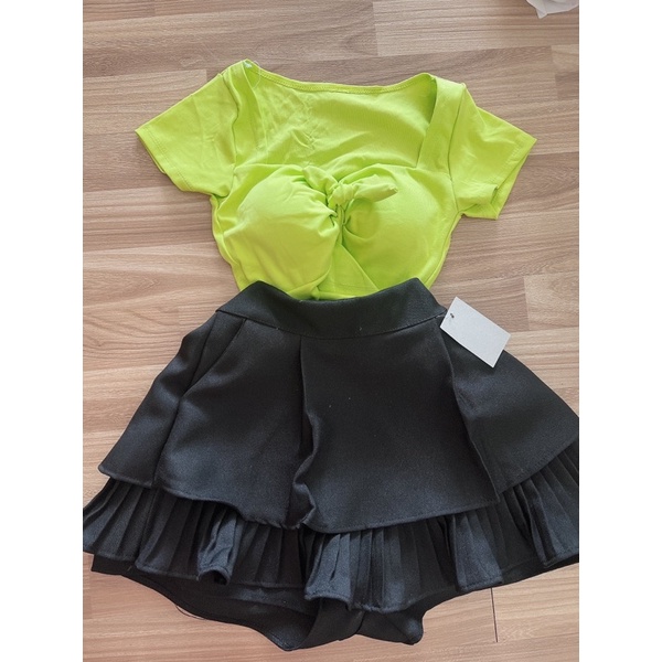 Set áo croptop mút ngực cột nơ và chân váy xếp ly có túi