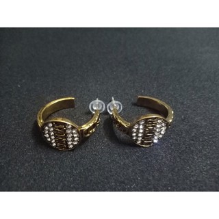 Bông tai khuyết nửa vầng trăng