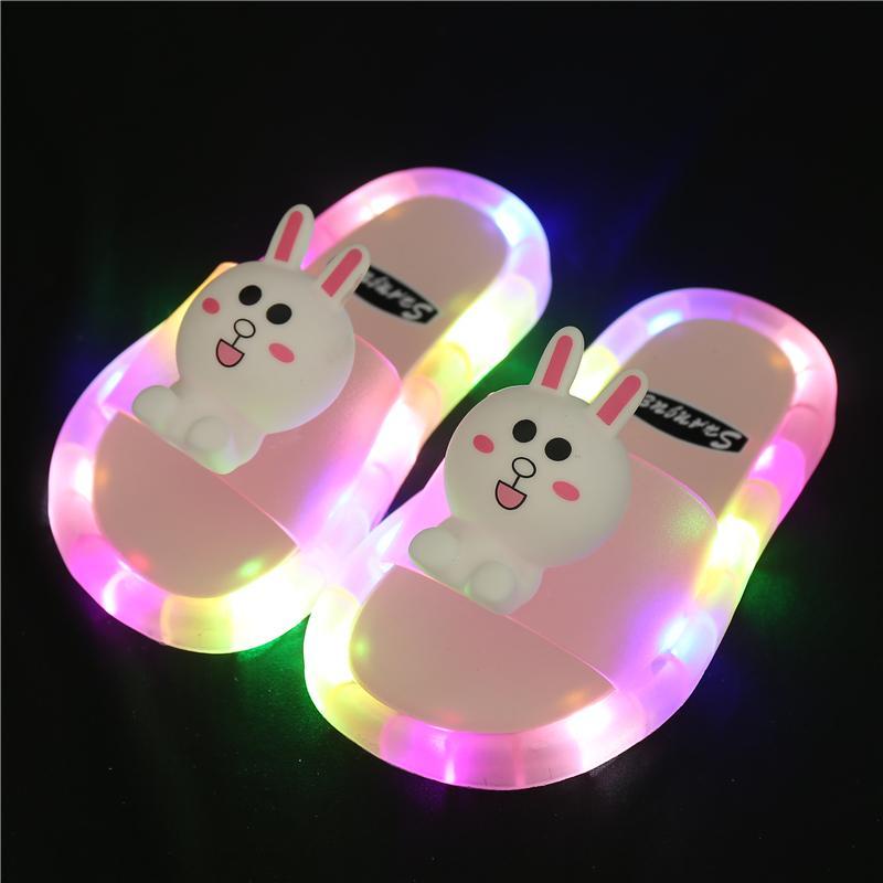 Dép quai ngang đế gắn đèn LED độc đáo cho bé