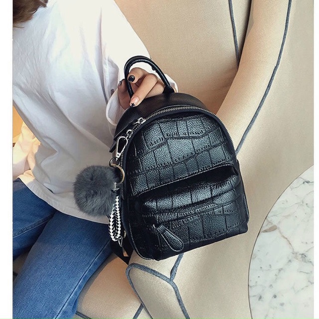 Balo vân da rắn tặng kèm móc quả bông