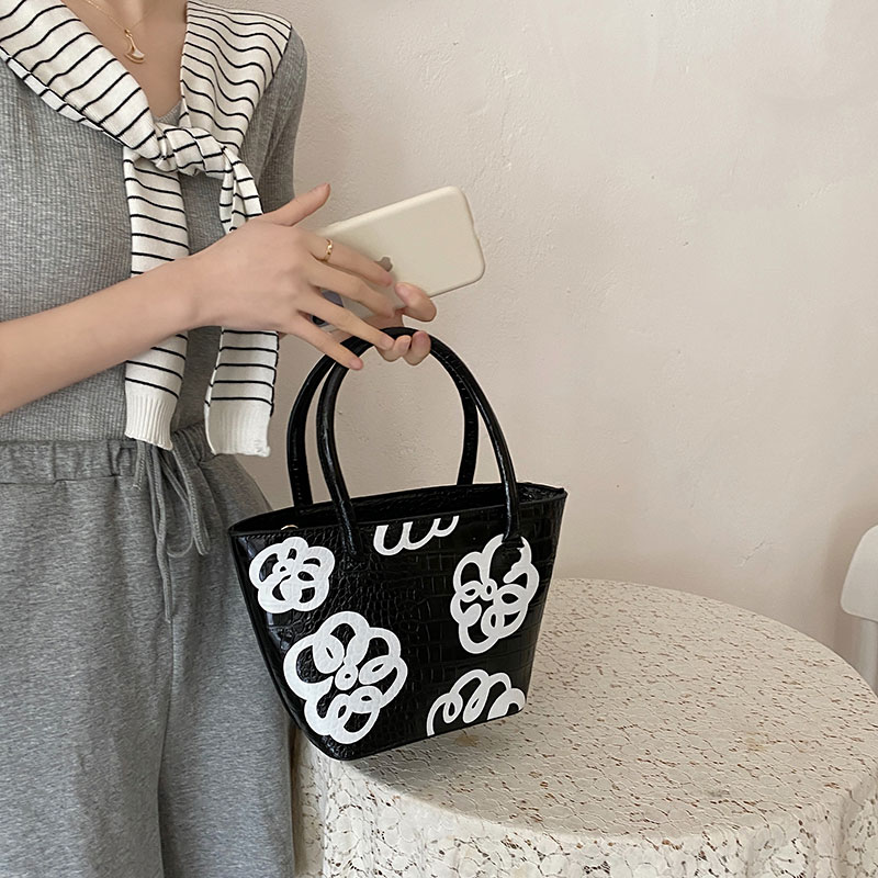 2021 South Korea new niche design flower graffiti handbag fashion crocodile single shoulder women's bag trendy messenger bag