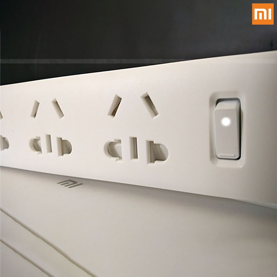 Ổ cắm điện kéo dài xiaomi power strip tích hợp 3 cổng sạc usb và 3 ổ cắm.