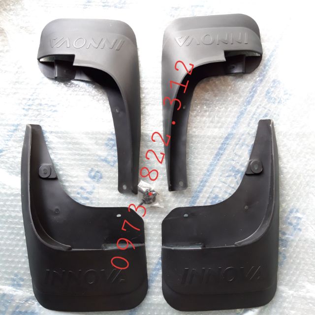 Chắn bùn bánh Innova