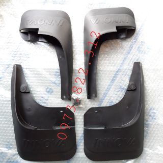 Chắn bùn bánh Innova