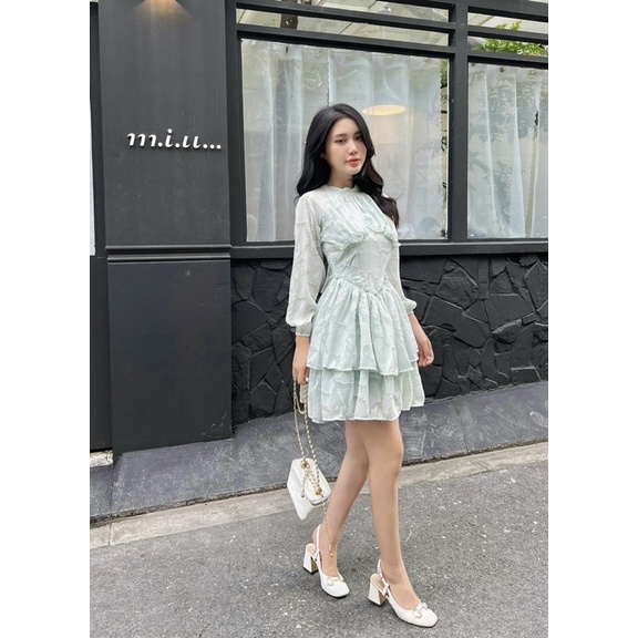 Đầm xoè vol thêu hở lưng tay dài trắng - xanh