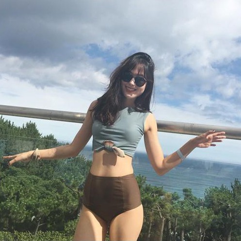 Bộ bơi 2 mảnh - bikini đi biển sẵn hàng áo ba lỗ croptop + quần cạp cao | BigBuy360 - bigbuy360.vn