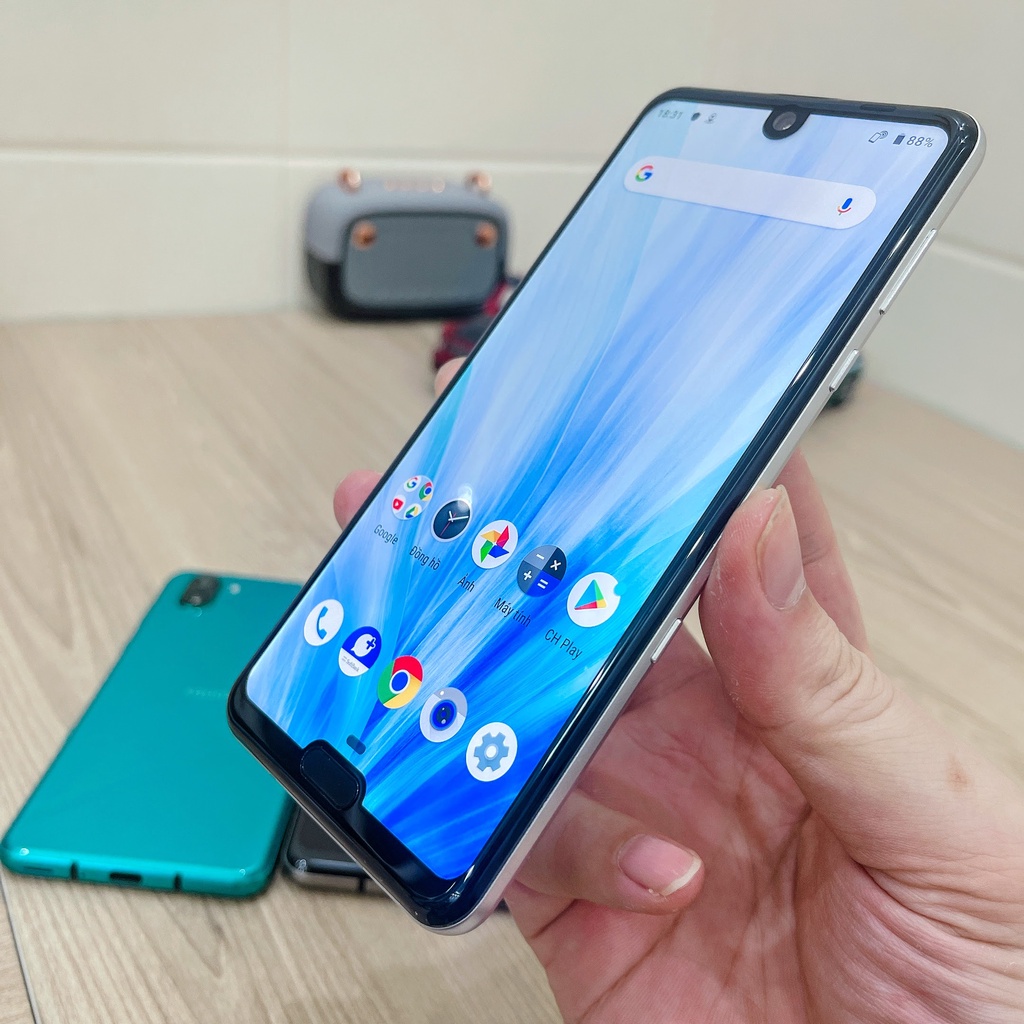 Điện thoại Sharp Aquos R3 ram 6G 128G - Snap 855 Màn 120Hz