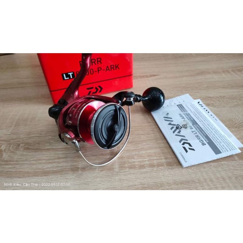 Máy Câu Cá Daiwa BGRR LT 8000-P-ARK - Máy Đứng