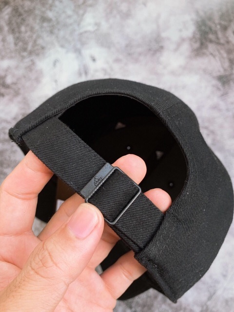 Nón adidas 3 sọc trắng