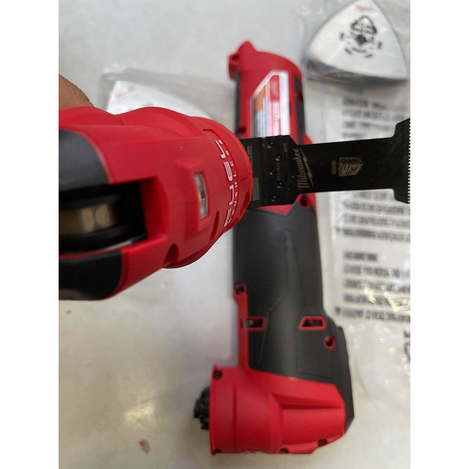 Máy cắt rung milwaukee 2526-20