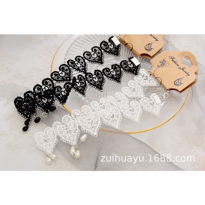 Phụ kiện vòng cổ chocker vừa quyến rũ vừa sang trọng