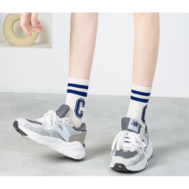 Vớ Tất chữ C màu kem xanh cao cổ Nam Nữ phong cách thể thao, trẻ trung, năng động.