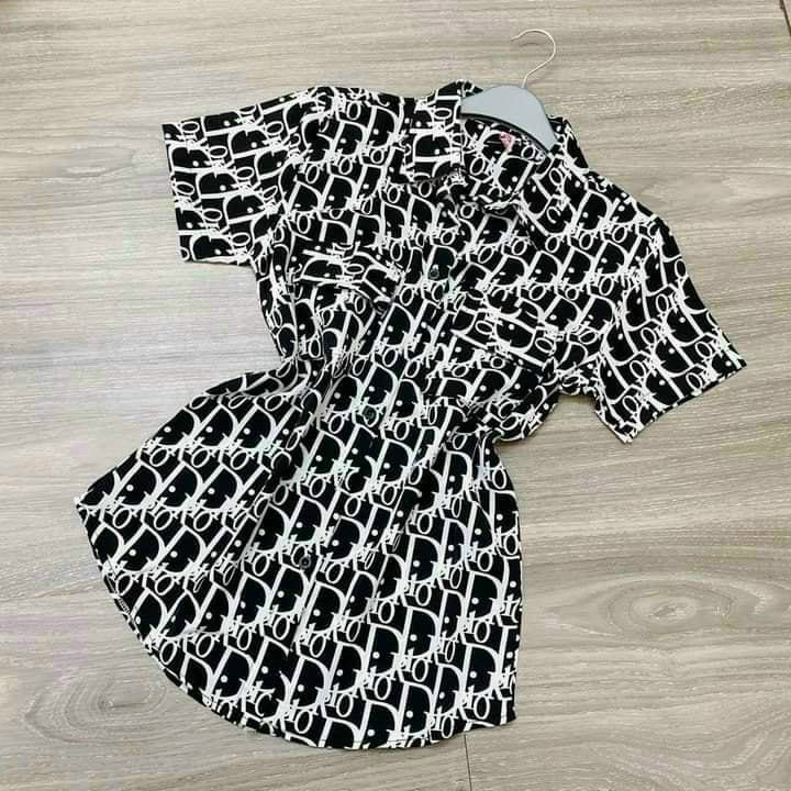 Áo sơ-mi tay ngắn phối chữ dior siêu xinh, chất vải lụa mềm mại thoáng mát