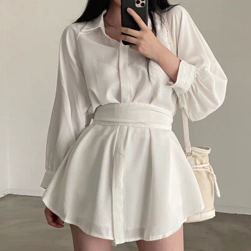 Set trang phục cho nữ áo sơ mi trắng mix quần shorts ngắn kèm thắt lưng phong cách pelum