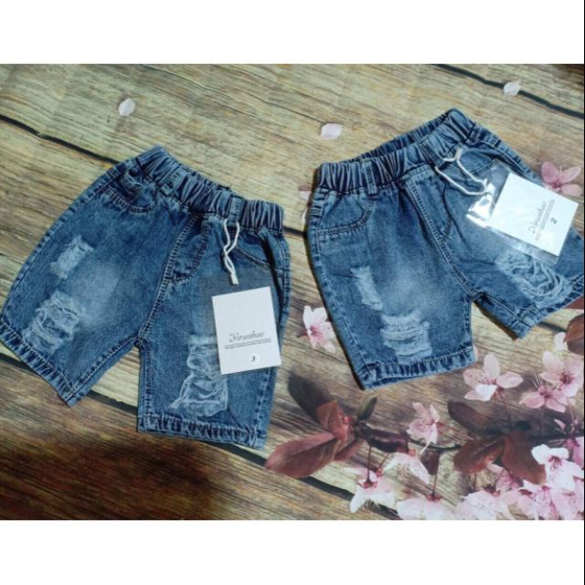 Quần jeans cộc bé trai
