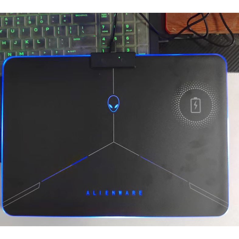 Lót chuột pad alienware led RGBW sạc không dây