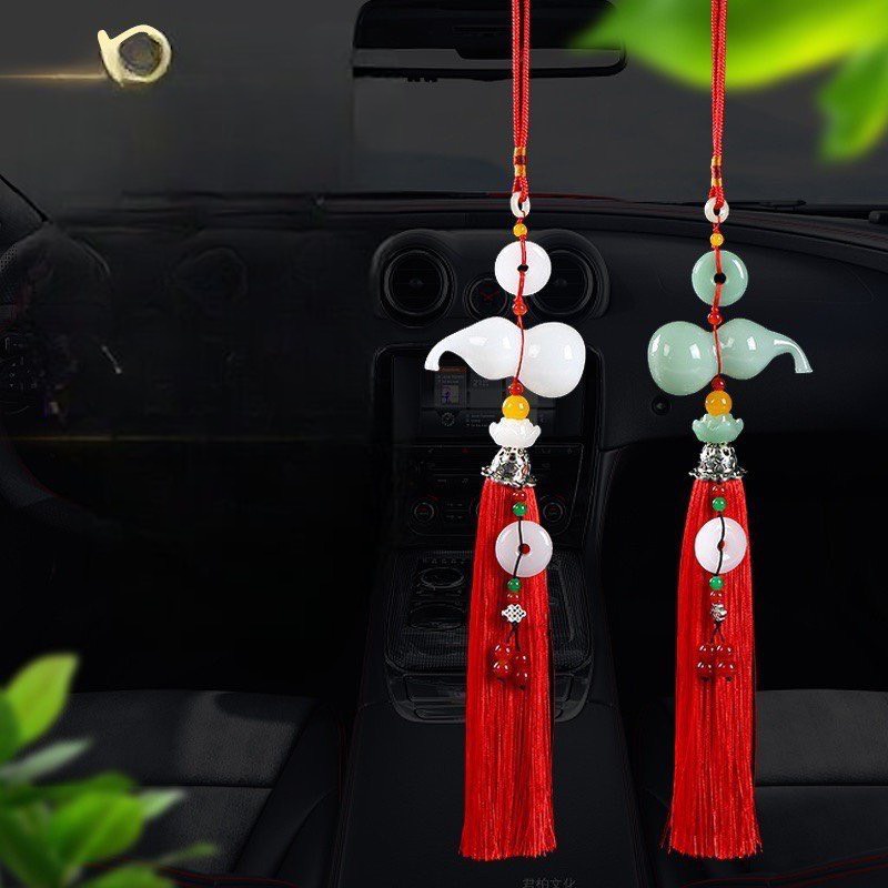 Khánh hồ lô treo gương xe ô tô - dây tua rua đỏ mang lại may mắn tài lộc cho chủ xe