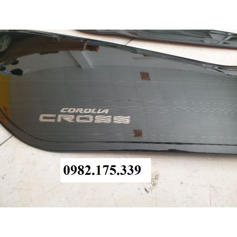Ốp tapli cửa dành cho Toyota CROSS tặng kèm keo dính 3M hai mặt