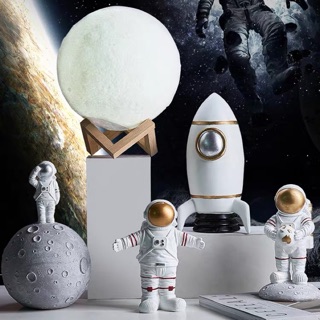 Mô hình PHI HÀNH GIA trang trí