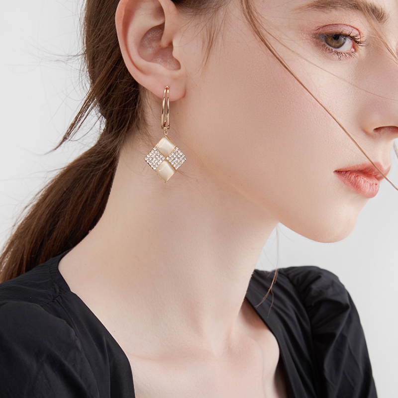 Đôi Bông Tai Hình Vuông Đính Đá Thời Trang Dễ Phối Đồ