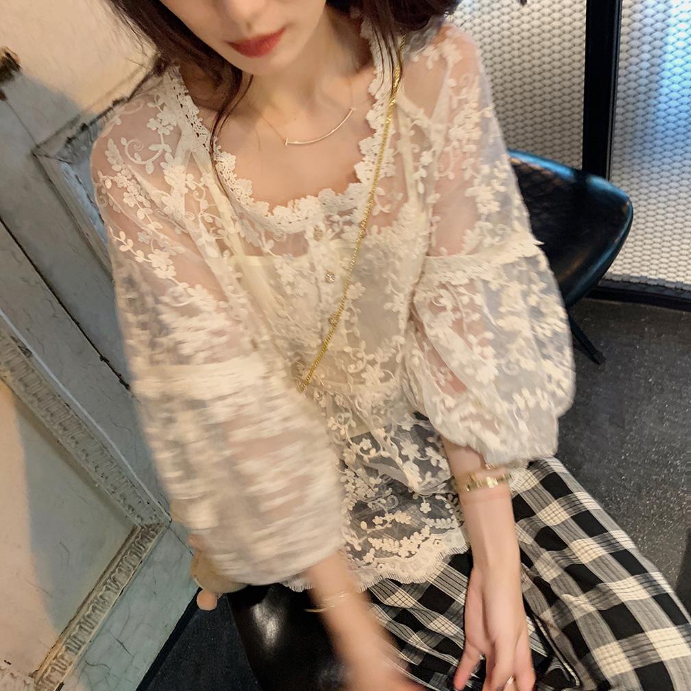 Áo Sơ Mi Trắng Cổ Vuông Kèm Áo Hai Dây Nhỏ Thời Trang Mùa Hè Cho Nữ