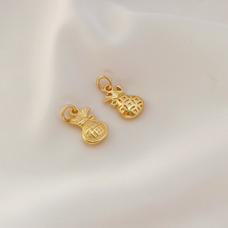 Mặt Dây Chuyền Hình Hoa Sen Vàng 18K Màu Sắc Cổ Điển
