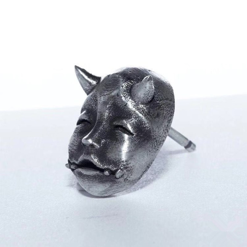 Khuyên tai xỏ hình khuôn mặt quỷ em bé có sừng phong cách vintage cho nam và nữ