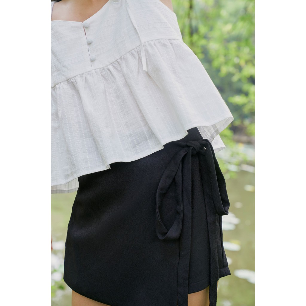 Anniegals - Quần váy cột dây màu đen - Black Wrapped Skort