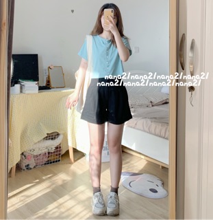 Croptop khuy (ảnh mẫu mặc bên cạnh)