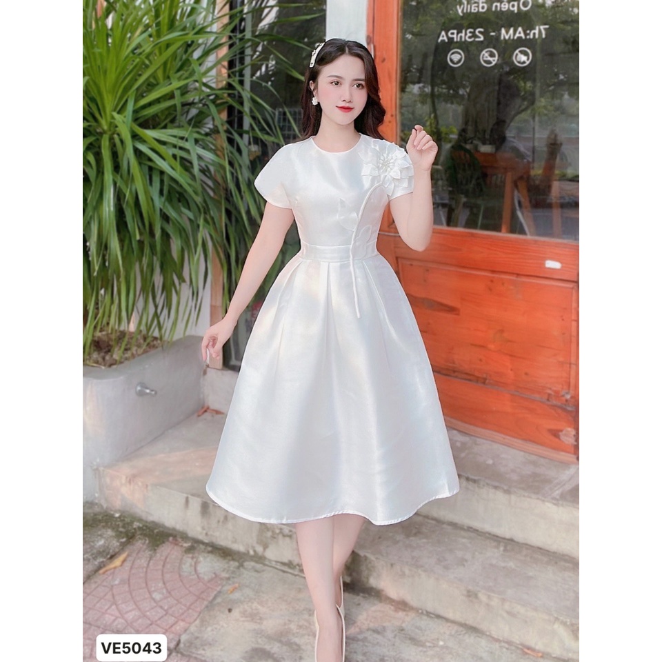 Đầm dáng xoè tiểu thư tay ngắn vải trơn GOZA VE5043