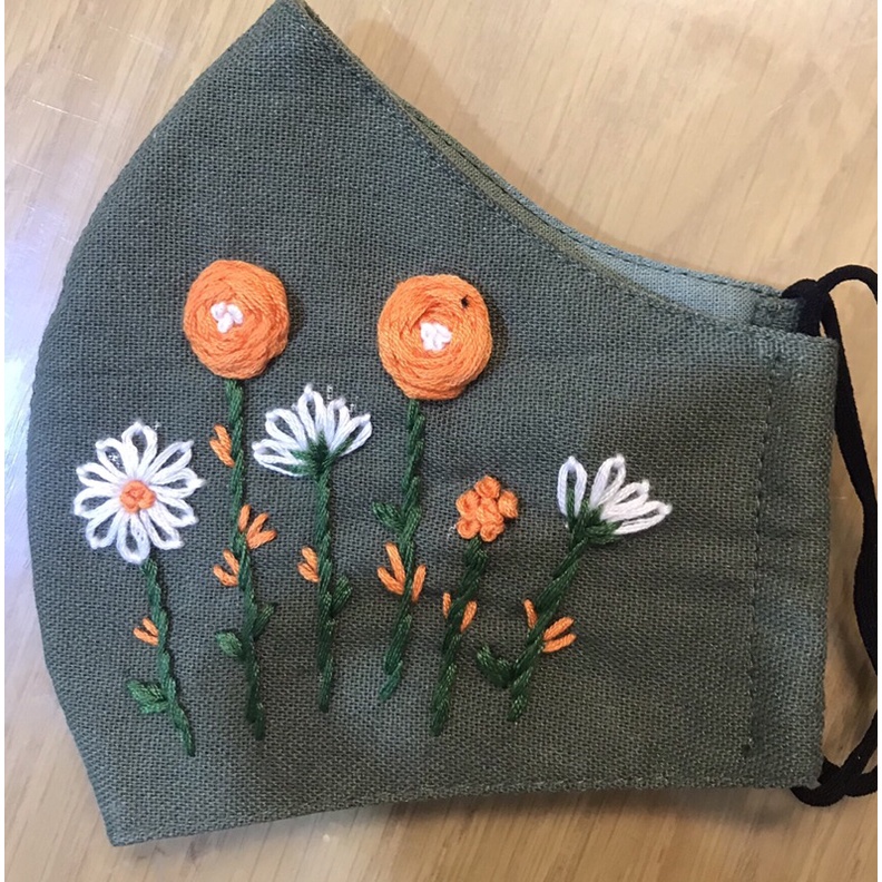 Khẩu trang thêu handmade