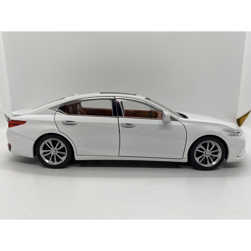 Mô hình xe Lexus Es300 Sedan tỉ lệ 1:24 hãng Jinlifang