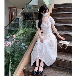 Đầm midi nude voan hoa nổi cổ đắp chéo tay phồng cổ điển thanh lịch retro