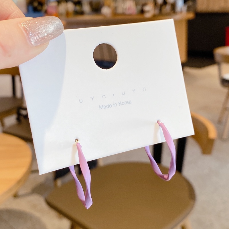 Khuyên tai kiểu dáng thời trang Pháp