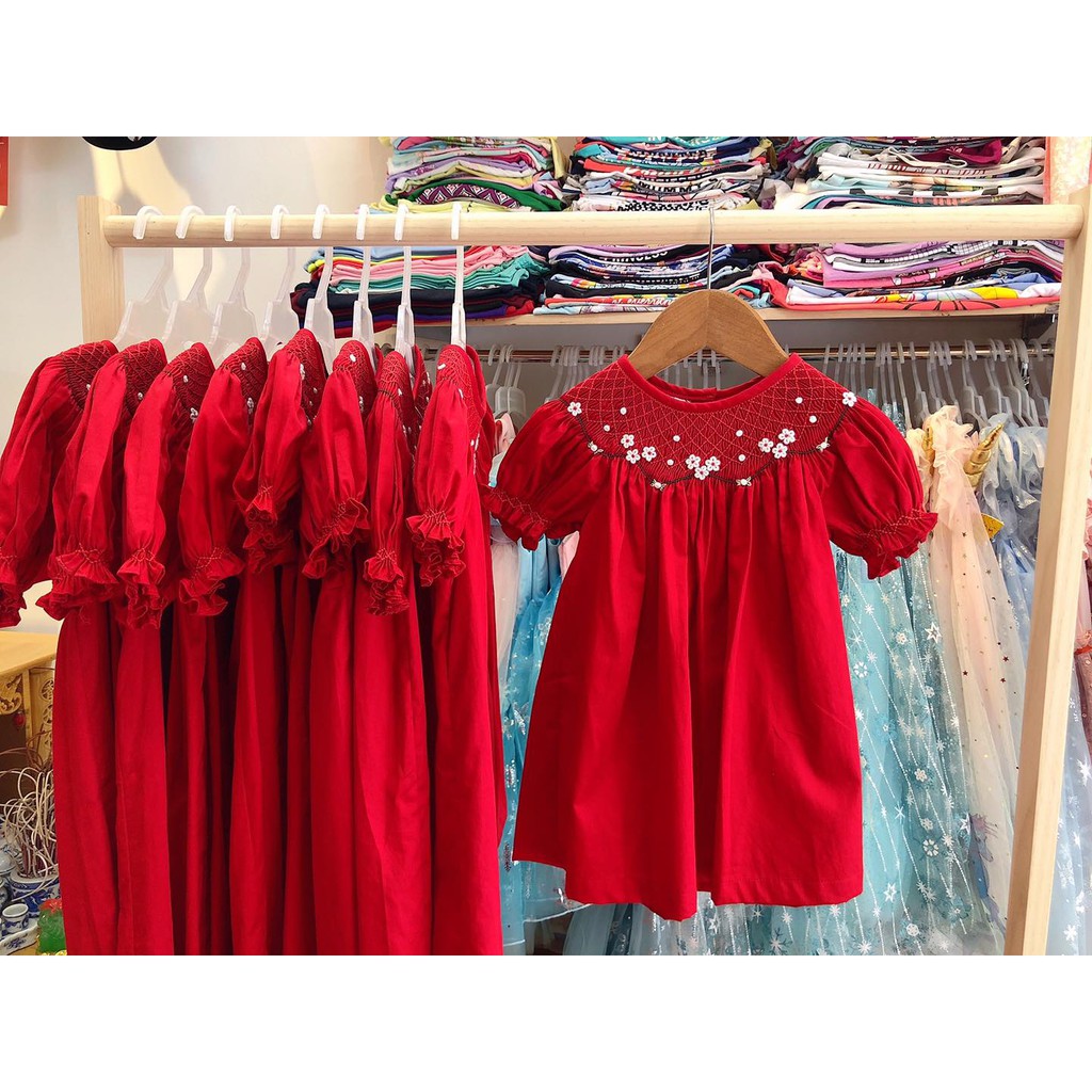 Đầm smock đỏ thêu hoa mai trắng