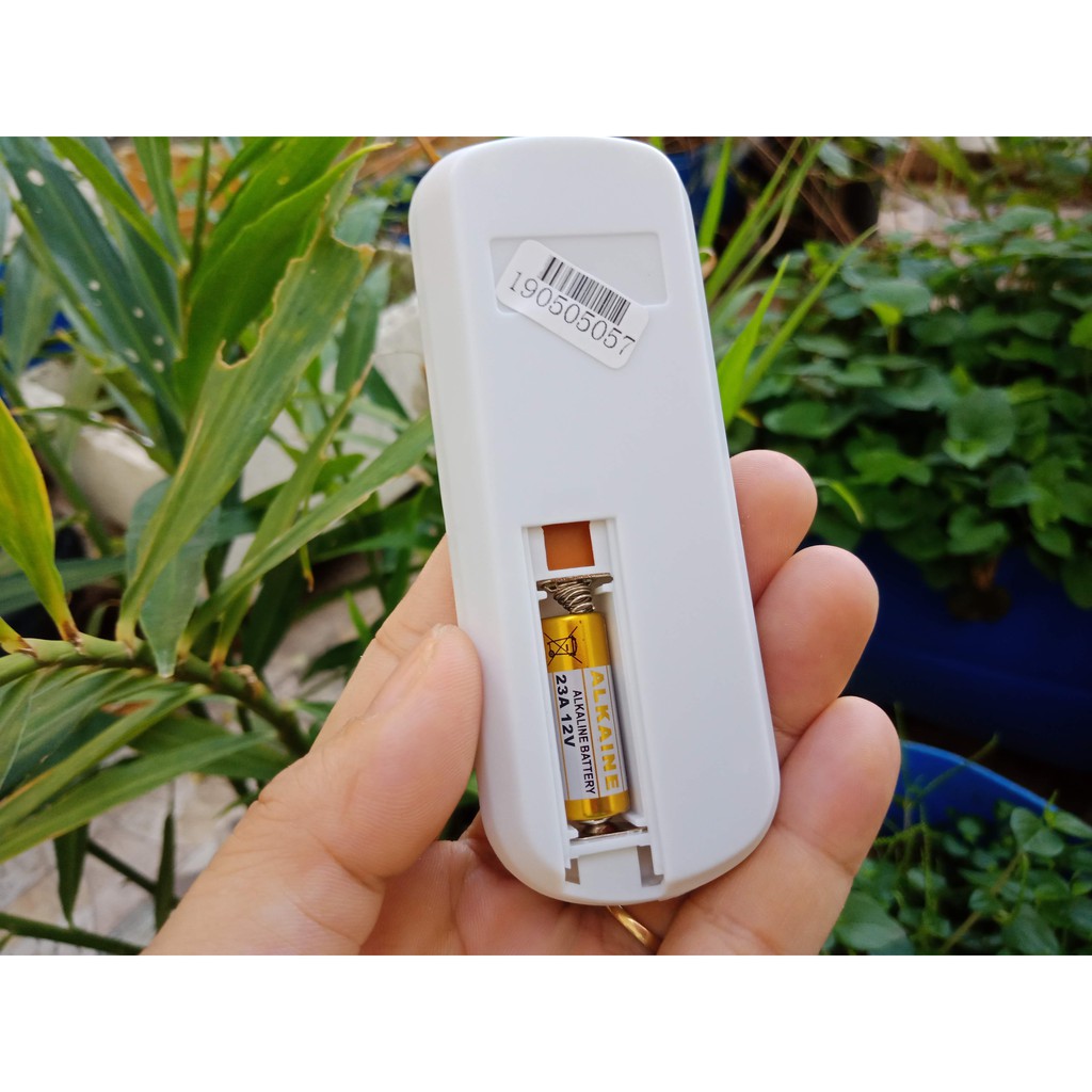 Công tắc điều khiển từ xa 2 cổng độc lập, sóng RF xuyên tường, màu Trắng, tặng kèm Pin Remote