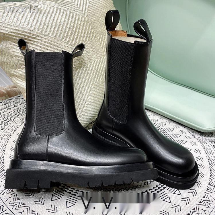 mona net red cùng kiểu đầu máy Martin boots nữ đế bệt phong cách Anh cao cổ Chelsea dày